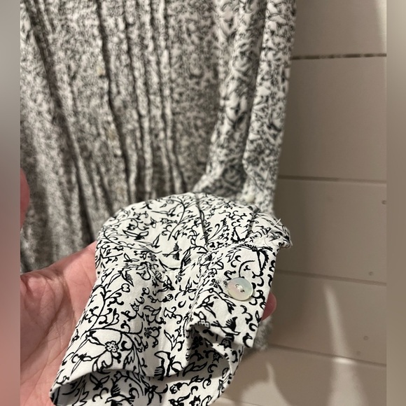 JANE & DELANCEY White and black floral blouse size M - Picture 7 of 10